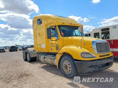 Czwarte zdjęcie samochodu z boku: 2006 FREIGHTLINER COLUMBIA 120 SEMI TRUCK VIN:1FUJA6CK76DV52669 - miniatura
