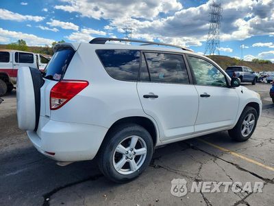 Trzecie zdjęcie samochodu z tyłu: 2007 TOYOTA RAV4 BASE VIN:JTMBD33V675106102 - miniatura