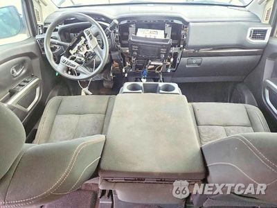Zdjęcie 8 z 13 samochodu: 2017 NISSAN TITAN SV VIN:1N6AA1EK2HN518012 - miniatura