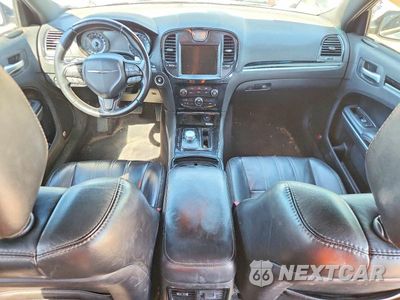 Zdjęcie 8 z 12 samochodu: 2018 CHRYSLER 300 S VIN:2C3CCABG2JH243654 - miniatura