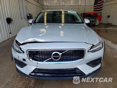 Piąte zdjęcie samochodu w środku: 2020 VOLVO V60 CROSS COUNTRY T5 MOMENTUM VIN:YV4102WKXL1038372 - miniatura