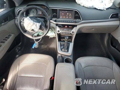 Zdjęcie 8 z 12 samochodu: 2017 HYUNDAI ELANTRA LIMITED VIN:KMHD84LF7HU075991 - miniatura