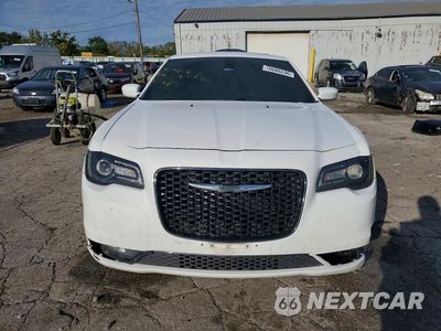 Piąte zdjęcie samochodu w środku: 2015 CHRYSLER 300 S VIN:2C3CCAGG9FH887474 - miniatura