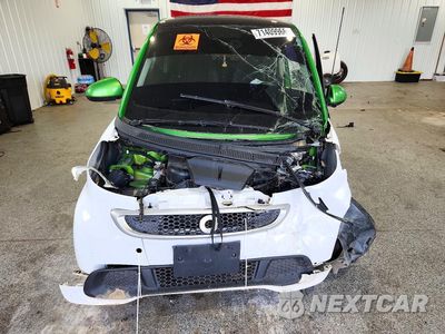 Piąte zdjęcie samochodu w środku: 2014 SMART FORTWO VIN:WMEEJ9AA0EK731006 - miniatura