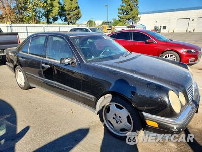 Czwarte zdjęcie samochodu z boku: 1999 MERCEDES-BENZ E CLASS VIN:WDBJF70HXXA725996 - miniatura