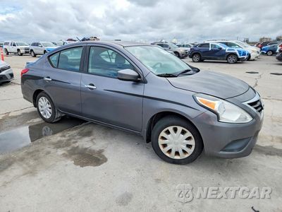 Czwarte zdjęcie samochodu z boku: 2017 NISSAN VERSA 1.6 SV VIN:3N1CN7AP7HL903850 - miniatura