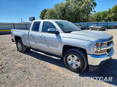 Czwarte zdjęcie samochodu z boku: 2018 CHEVROLET SILVERADO K1500 LT VIN:1GCVKREC1JZ158819 - miniatura