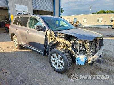 Czwarte zdjęcie samochodu z boku: 2012 TOYOTA HIGHLANDER BASE VIN:5TDBK3EH8CS160776 - miniatura