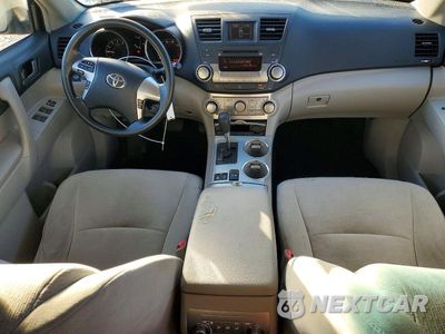 Zdjęcie 8 z 13 samochodu: 2011 TOYOTA HIGHLANDER BASE VIN:5TDBK3EH9BS091871 - miniatura
