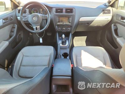 Zdjęcie 8 z 13 samochodu: 2013 VOLKSWAGEN JETTA HYBRID VIN:3VW637AJ7DM230149 - miniatura