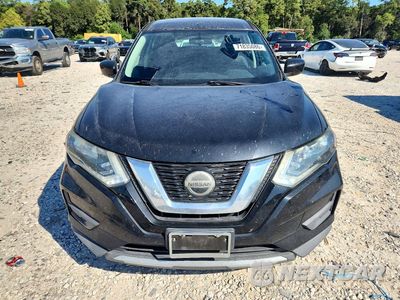 Piąte zdjęcie samochodu w środku: 2018 NISSAN ROGUE S VIN:5N1AT2MT1JC713142 - miniatura