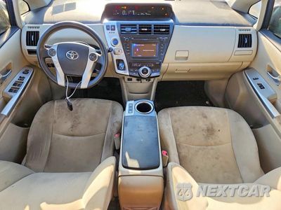 Zdjęcie 8 z 12 samochodu: 2013 TOYOTA PRIUS V TWO VIN:JTDZN3EU0D3266015 - miniatura