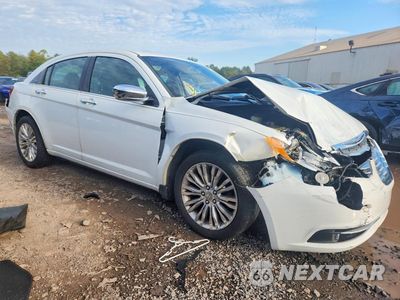 Czwarte zdjęcie samochodu z boku: 2013 CHRYSLER 200 LIMITED VIN:1C3CCBCG8DN702136 - miniatura