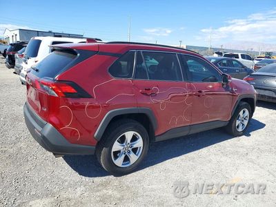 Trzecie zdjęcie samochodu z tyłu: 2021 TOYOTA RAV4 XLE VIN:2T3W1RFV0MW128173 - miniatura