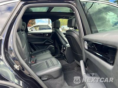 Zdjęcie 6 z 10 samochodu: 2019 PORSCHE CAYENNE SE HYBRID VIN:WP1AE2AY0KDA52163 - miniatura