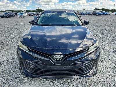 Piąte zdjęcie samochodu w środku: 2018 TOYOTA CAMRY LE VIN:4T1B11HK2JU023657 - miniatura