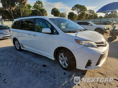 Czwarte zdjęcie samochodu z boku: 2019 TOYOTA SIENNA LE VIN:5TDKZ3DC8KS998919 - miniatura