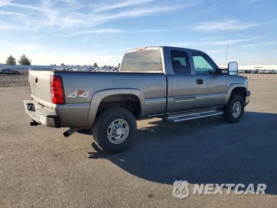 Trzecie zdjęcie samochodu z tyłu: 2006 CHEVROLET SILVERADO K2500 HEAVY DUTY VIN:1GCHK29UX6E160638 - miniatura