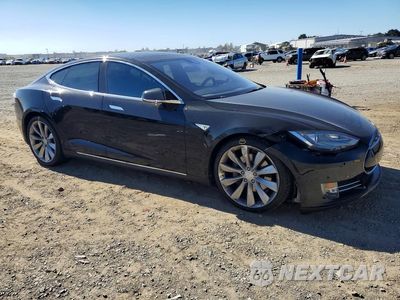 Czwarte zdjęcie samochodu z boku: 2014 TESLA MODEL S VIN:5YJSA1H10EFP51634 - miniatura