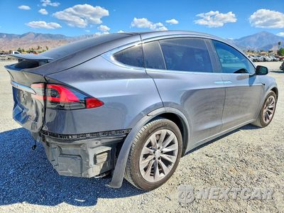 Trzecie zdjęcie samochodu z tyłu: 2019 TESLA MODEL X VIN:5YJXCBE27KF212359 - miniatura