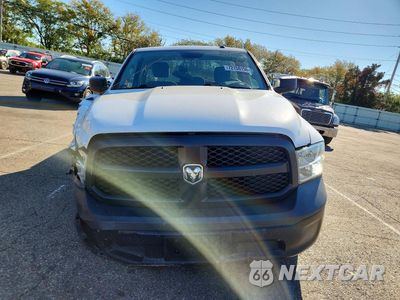 Piąte zdjęcie samochodu w środku: 2018 RAM 1500 ST VIN:3C6JR6DT4JG210039 - miniatura