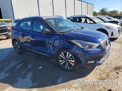 Czwarte zdjęcie samochodu z boku: 2020 NISSAN KICKS SR VIN:3N1CP5DVXLL565006 - miniatura