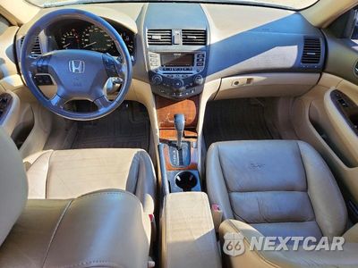 Zdjęcie 8 z 12 samochodu: 2006 HONDA ACCORD EX VIN:1HGCM66566A009619 - miniatura
