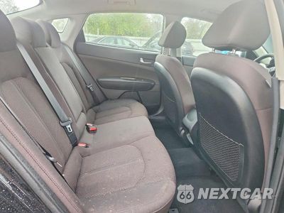 Zdjęcie 10 z 13 samochodu: 2019 KIA OPTIMA LX VIN:5XXGT4L32KG321879 - miniatura