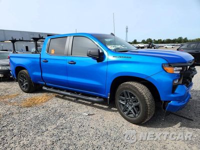 Czwarte zdjęcie samochodu z boku: 2025 CHEVROLET SILVERADO K1500 CUSTOM VIN:1GCPKBEK2SZ300880 - miniatura