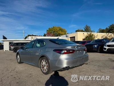 Trzecie zdjęcie samochodu z tyłu: 2023 TOYOTA CAMRY LE VIN:4T1R11AK1PU163474 - miniatura