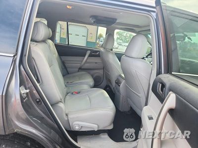 Zdjęcie 10 z 12 samochodu: 2011 TOYOTA HIGHLANDER SE VIN:5TDBK3EH2BS058162 - miniatura