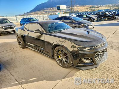 Czwarte zdjęcie samochodu z boku: 2017 CHEVROLET CAMARO SS VIN:1G1FH1R76H0113688 - miniatura