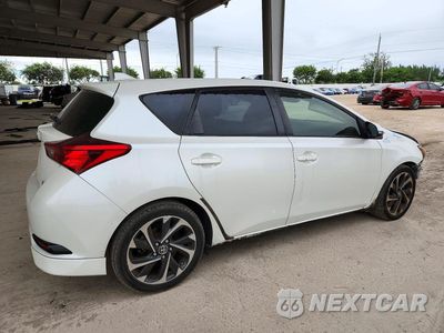 Trzecie zdjęcie samochodu z tyłu: 2018 TOYOTA COROLLA IM BASE VIN:JTNKARJE7JJ556284 - miniatura