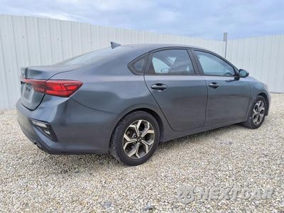 Trzecie zdjęcie samochodu z tyłu: 2021 KIA FORTE LXS VIN:3KPF24AD5ME284963 - miniatura