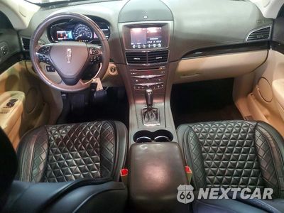 Zdjęcie 8 z 12 samochodu: 2019 LINCOLN MKT 4D 2WD VIN:2LMHJ5AT6KBL03629 - miniatura