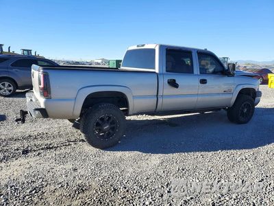 Trzecie zdjęcie samochodu z tyłu: 2006 CHEVROLET SILVERADO K2500 HEAVY DUTY VIN:1GCHK23266F108702 - miniatura