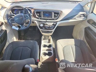 Zdjęcie 8 z 13 samochodu: 2020 CHRYSLER VOYAGER L VIN:2C4RC1AG4LR105960 - miniatura