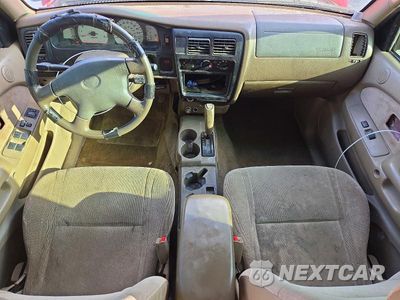 Zdjęcie 8 z 12 samochodu: 2004 TOYOTA TACOMA PRERUNNER VIN:5TEGM92N44Z450000 - miniatura
