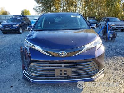 Piąte zdjęcie samochodu w środku: 2023 TOYOTA SIENNA PLATINUM 7-PASSENGER VIN:5TDESKFC2PS106471 - miniatura