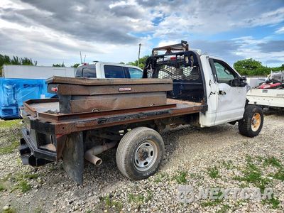 Trzecie zdjęcie samochodu z tyłu: 2021 FORD F350 SUPER DUTY VIN:1FDRF3F69MED42022 - miniatura