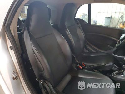 Zdjęcie 10 z 12 samochodu: 2016 SMART FORTWO VIN:WMEFJ5DA2GK139098 - miniatura