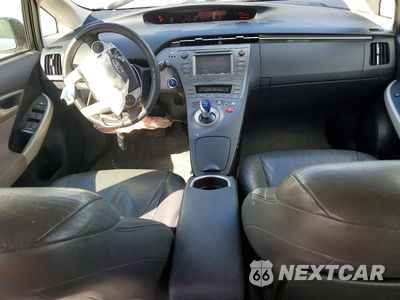 Zdjęcie 8 z 14 samochodu: 2013 TOYOTA PRIUS THREE VIN:JTDKN3DU0D5545987 - miniatura