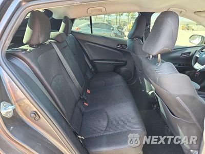 Zdjęcie 10 z 12 samochodu: 2017 TOYOTA PRIUS TWO VIN:JTDKBRFU0H3575338 - miniatura