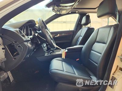 Zdjęcie 7 z 12 samochodu: 2014 MERCEDES-BENZ C 250 VIN:WDDGF4HB5EA961372 - miniatura