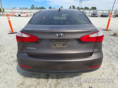 Zdjęcie 6 z 12 samochodu: 2014 KIA FORTE LX VIN:KNAFX4A6XE5096887 - miniatura