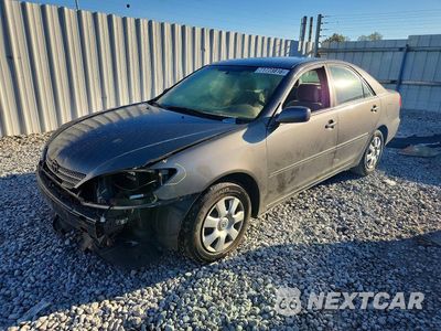 2004 TOYOTA CAMRY LE 4T1BE32KX4U830585 - główne zdjęcie licytacji z USA - miniatura