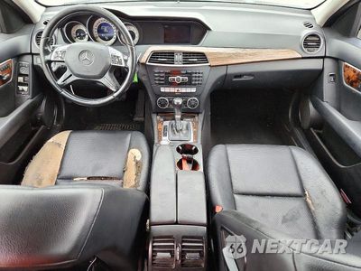 Zdjęcie 8 z 13 samochodu: 2014 MERCEDES-BENZ C 250 VIN:WDDGF4HB1EG249583 - miniatura