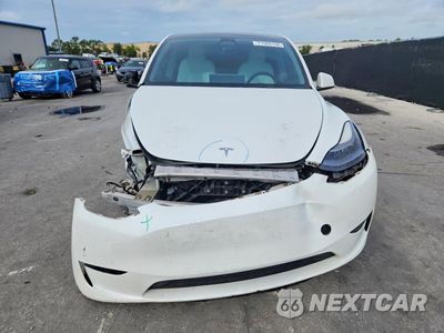 Piąte zdjęcie samochodu w środku: 2023 TESLA MODEL Y VIN:7SAYGDEEXPF672883 - miniatura