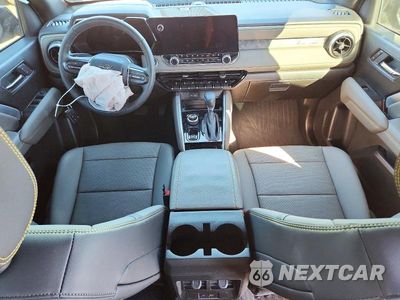 Zdjęcie 8 z 12 samochodu: 2025 CHEVROLET COLORADO ZR2 VIN:1GCPTFEK1S1171355 - miniatura