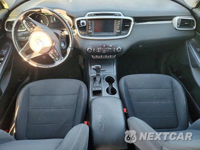 Zdjęcie 8 z 12 samochodu: 2017 KIA SORENTO LX VIN:5XYPGDA35HG269871 - miniatura